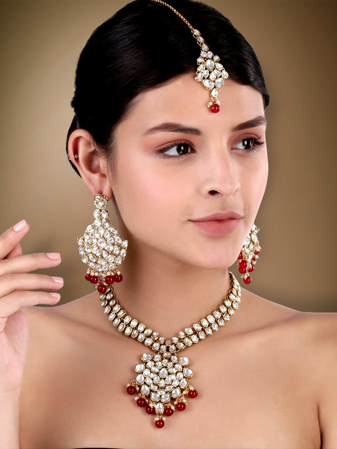 

Peora Women Gold-Plated Kundan Beaded & Stone-Studded Jewellery Set