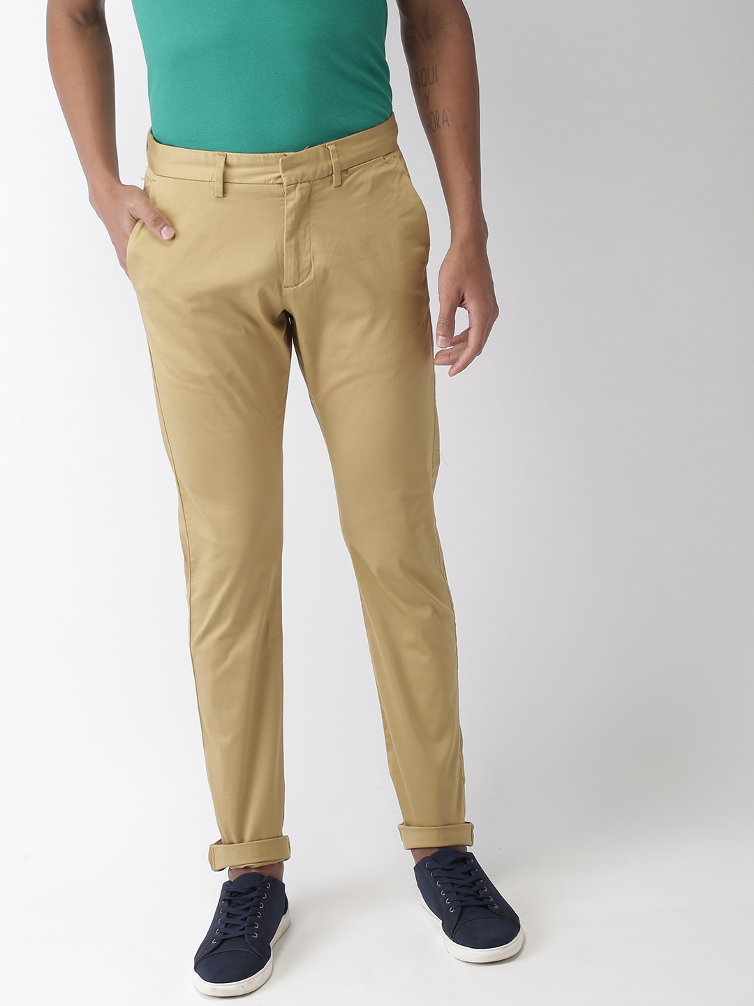 

Celio Men Beige Slim Fit Solid Chinos