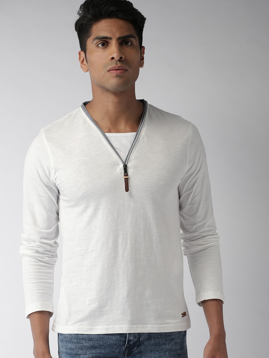 

Celio Men White Solid V-Neck Pure Cotton T-shirt