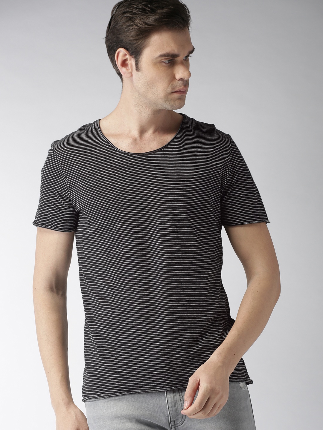 

Celio Men Black White Striped Round Neck Pure Cotton T-shirt