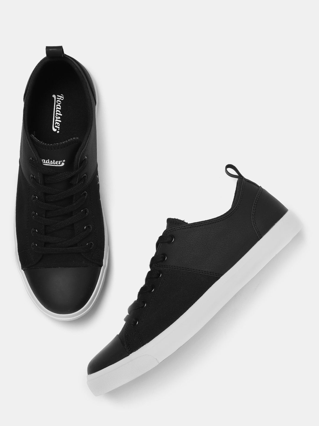 

Roadster Men Black AW18-RD-ND-S010 Sneakers