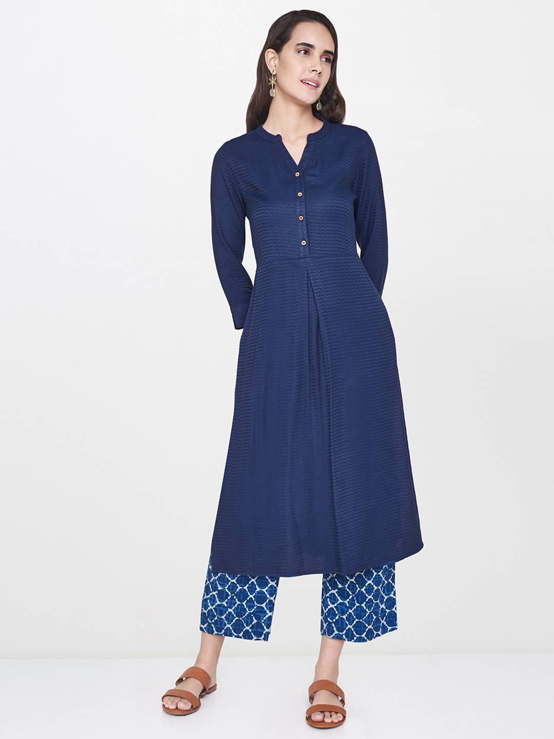 

Global Desi Women Navy Blue Self-Design Straight Kurta