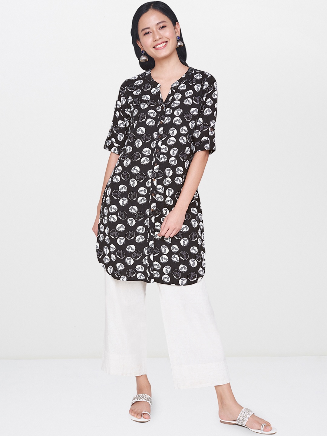 

Global Desi Women Black & White Quirky Printed Straight Kurta