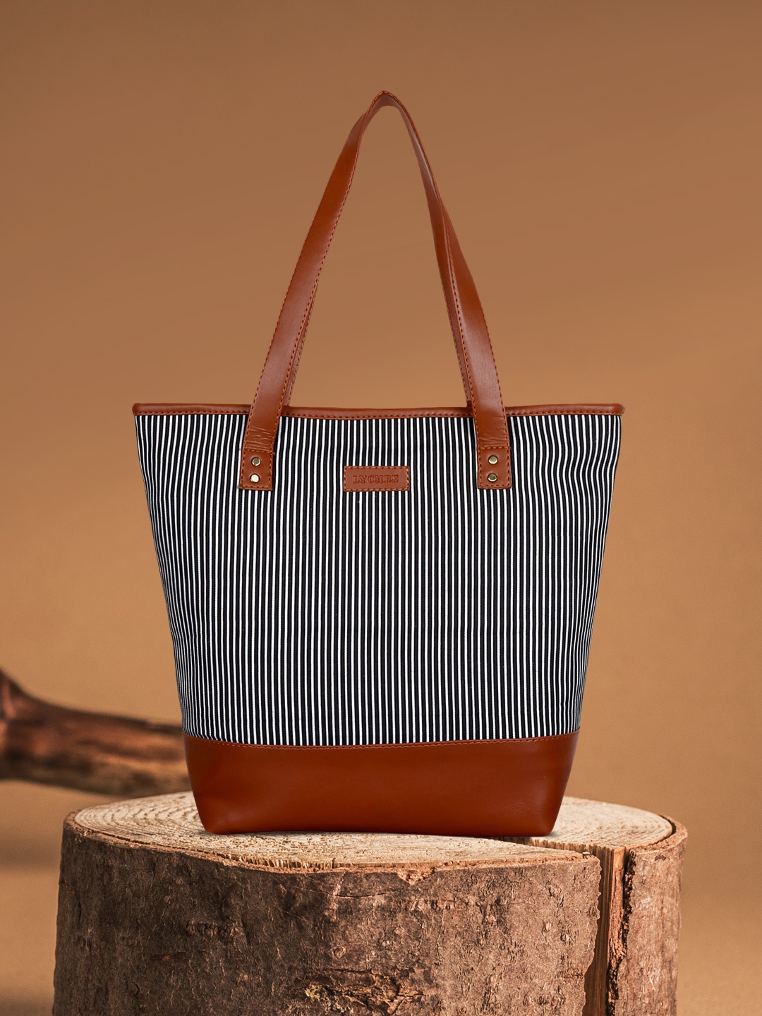 

Lychee bags Black & White Striped Shoulder Bag