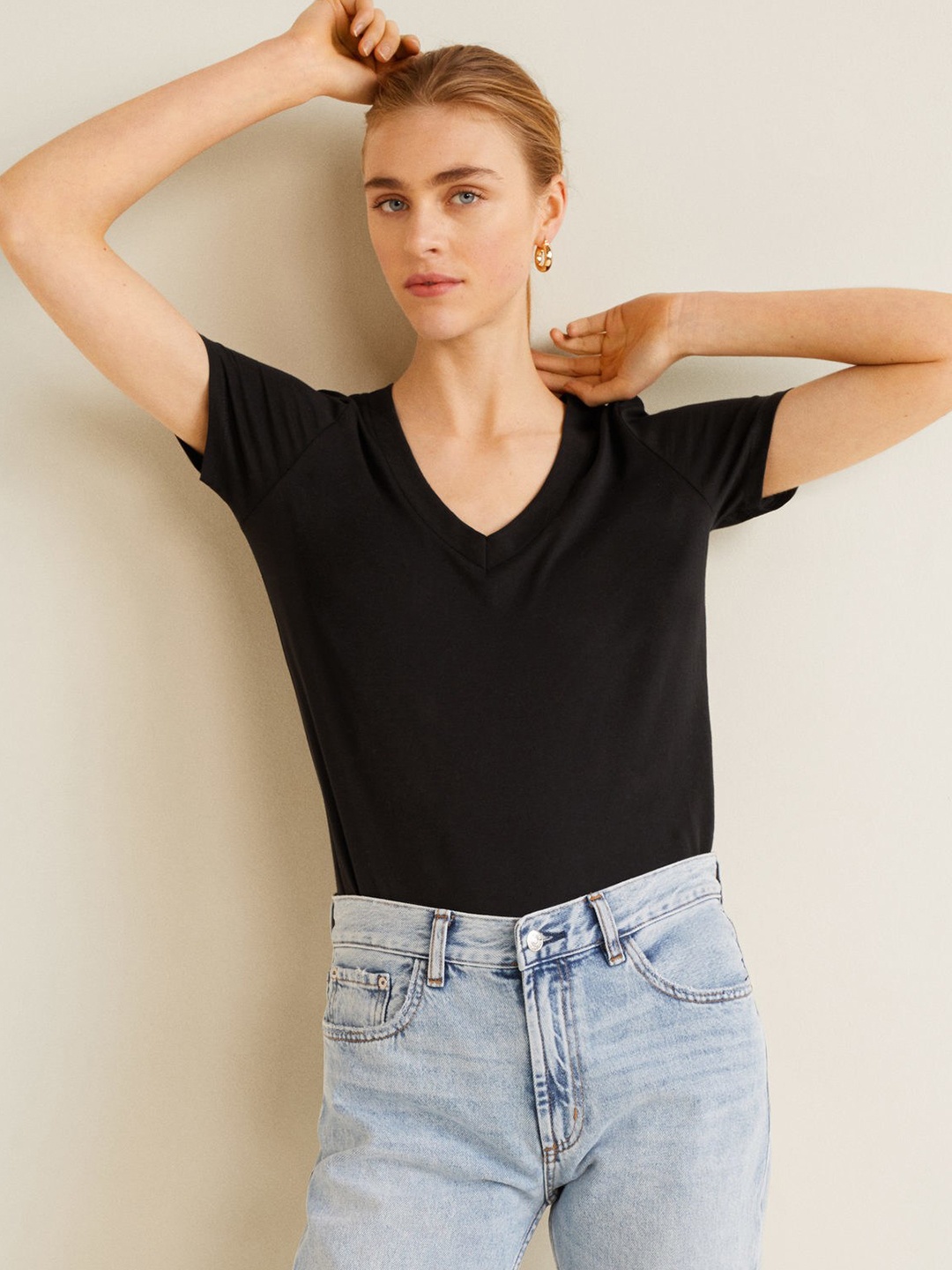 

MANGO Women Black Solid V-Neck T-shirt