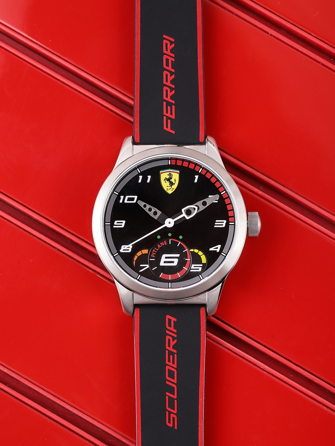 

SCUDERIA FERRARI Boys PIT LANE Black Analogue Watch 860003