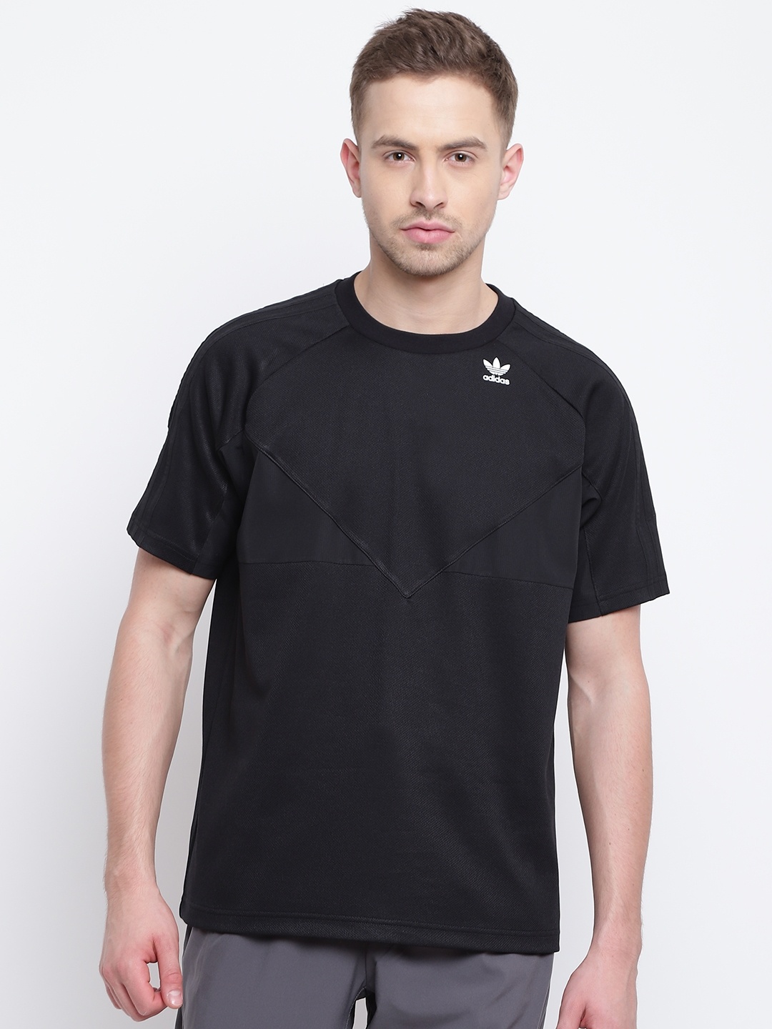 

ADIDAS Originals Men Black Solid Round Neck T-shirt
