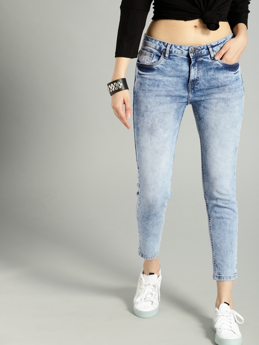 

Roadster Women Blue Slim Fit Mid-Rise Clean Look Stretchable Cropped Jeans