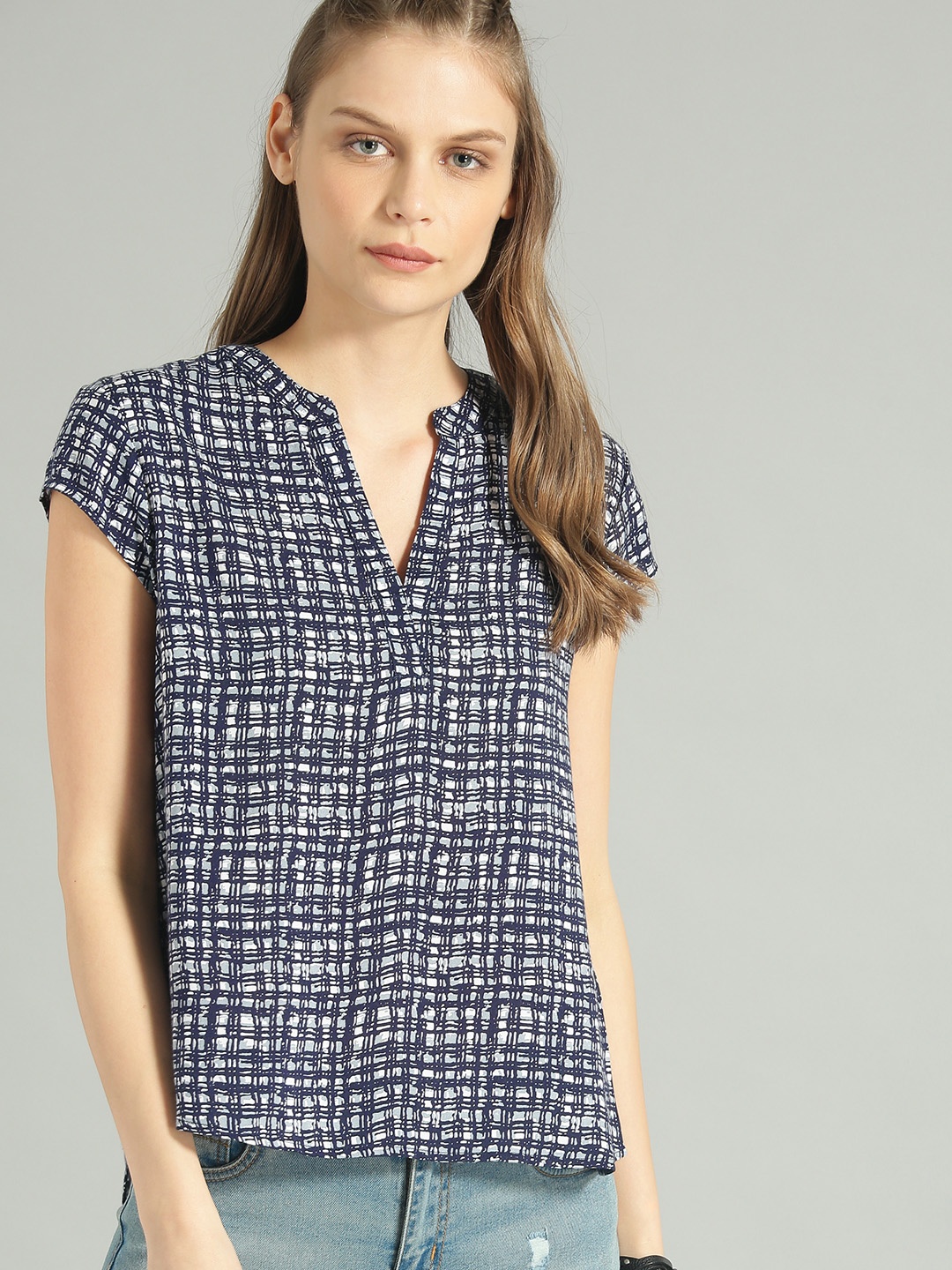 

Roadster Women Navy Blue & White Printed High-Low Top