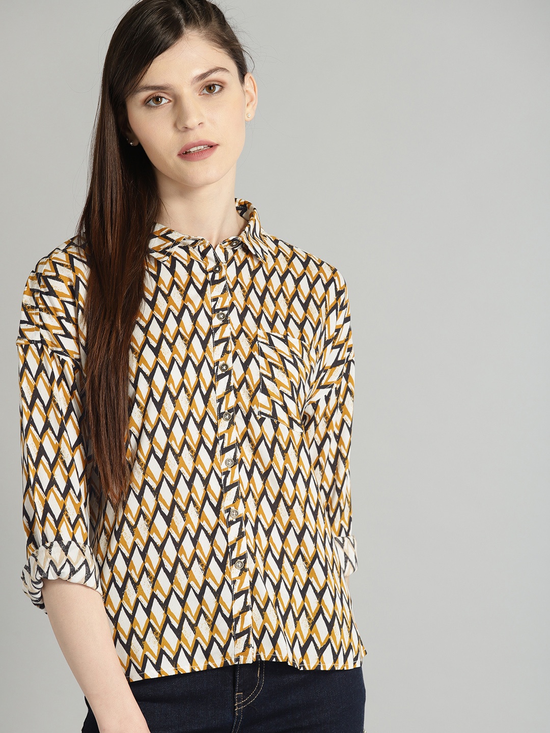 

Roadster Women White & Black Regular Fit Printed Casual Shirt