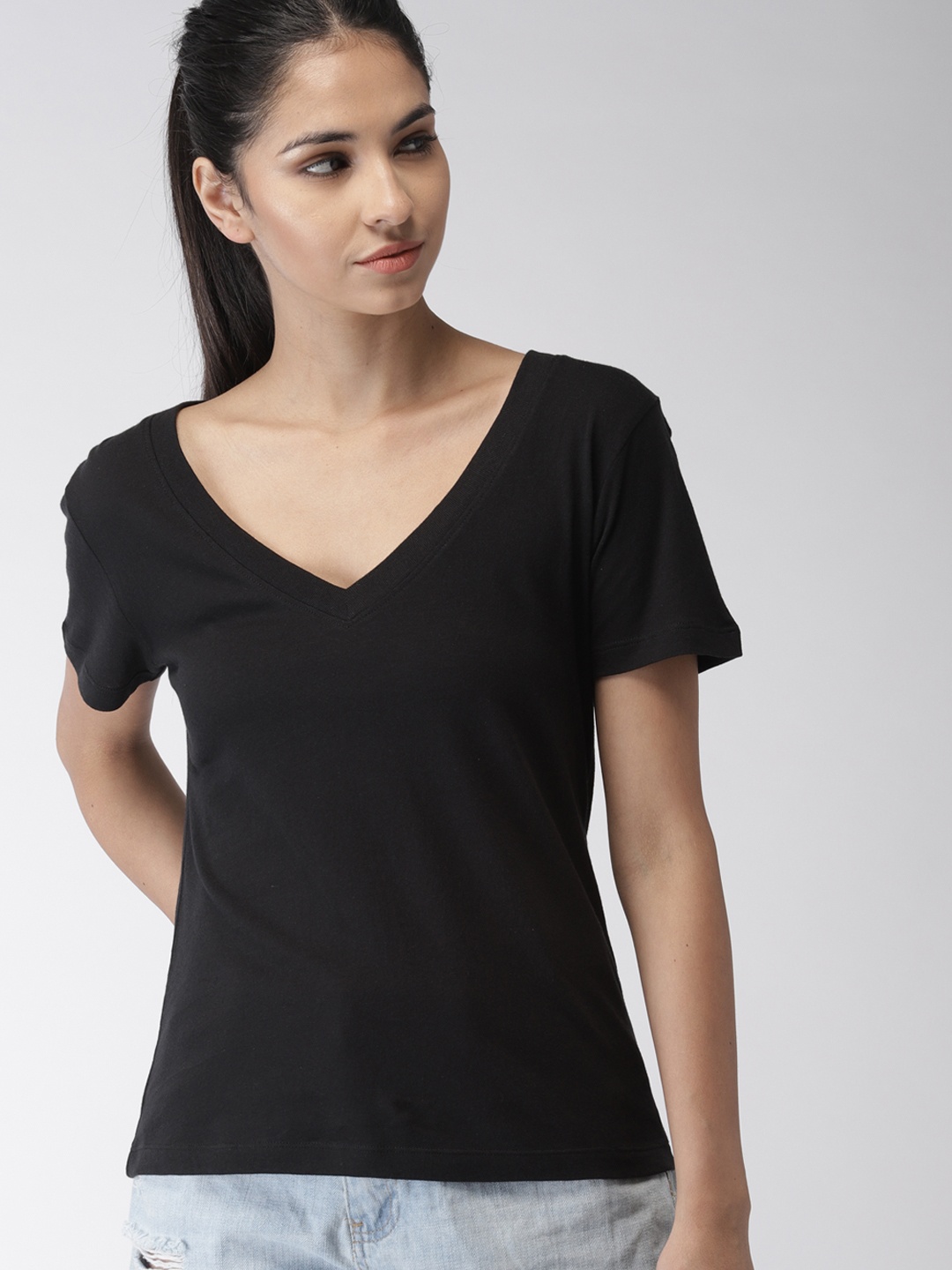 

FOREVER 21 Women Black Solid V-Neck T-shirt