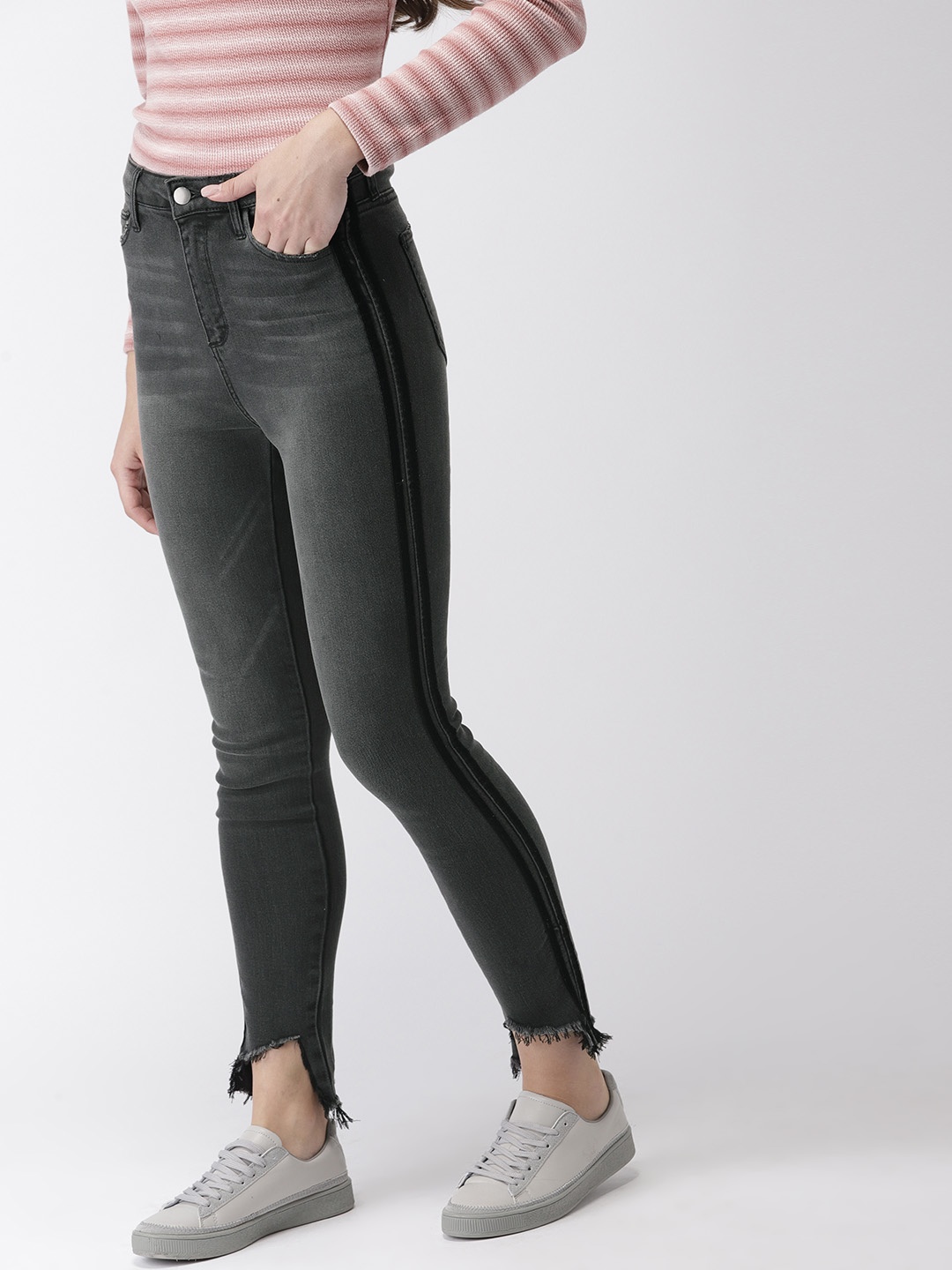 

FOREVER 21 Women Black Slim Fit Mid-Rise Clean Look Stretchable Jeans