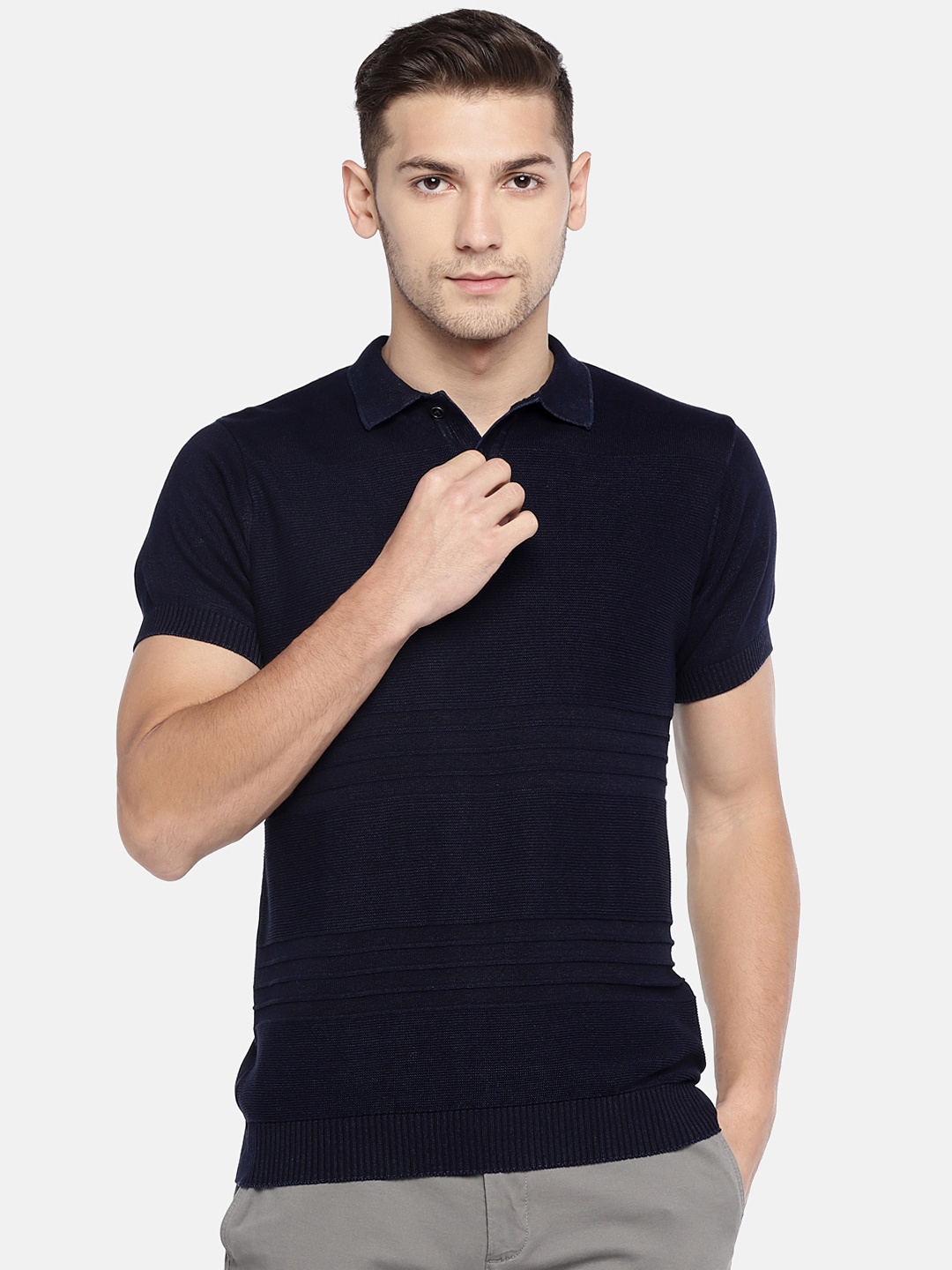 

Globus Men Navy Blue Solid Round Neck Pure Cotton T-shirt