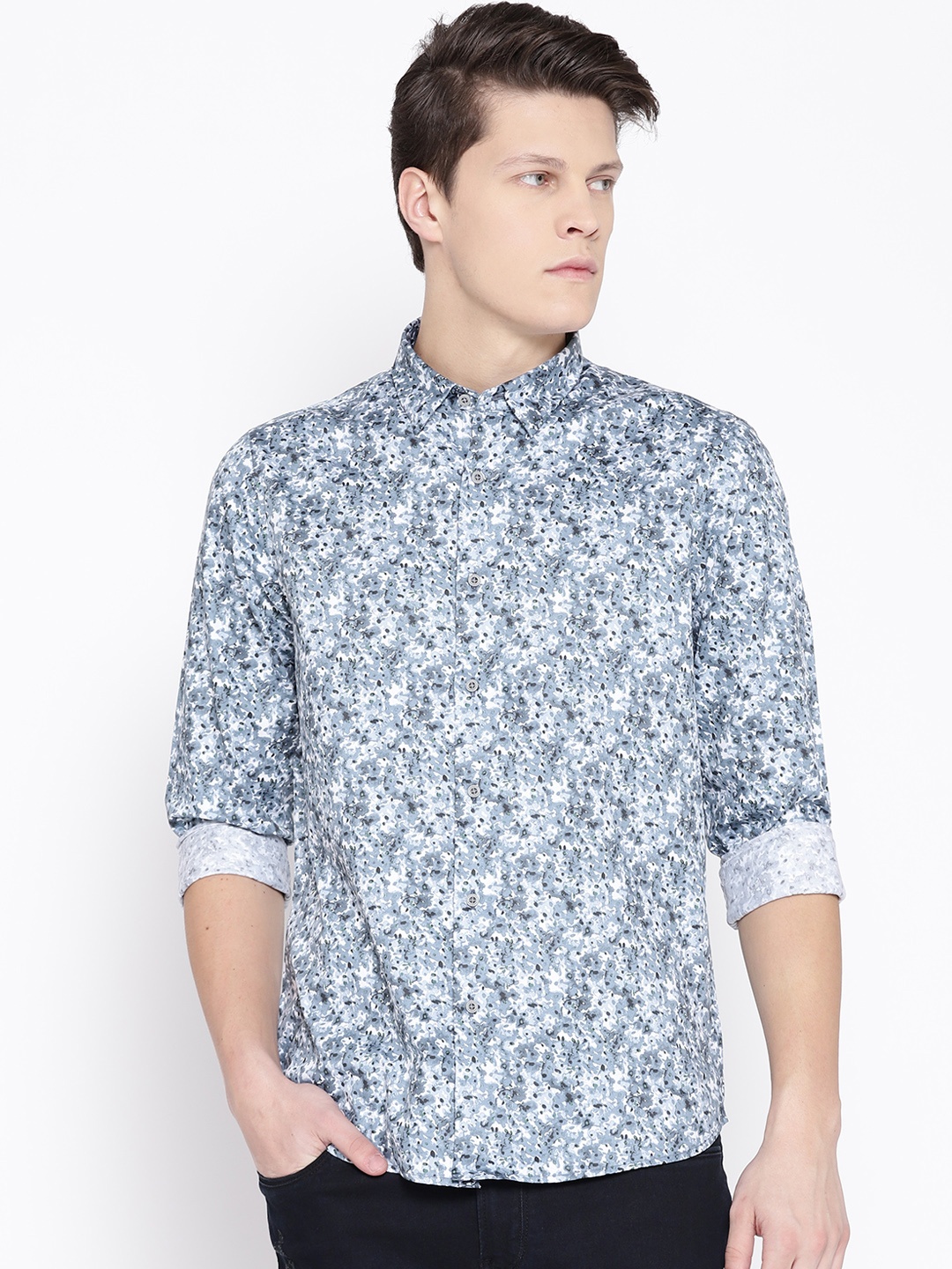 

Blackberrys Men Grey & White Trim Fit Printed Casual Shirt