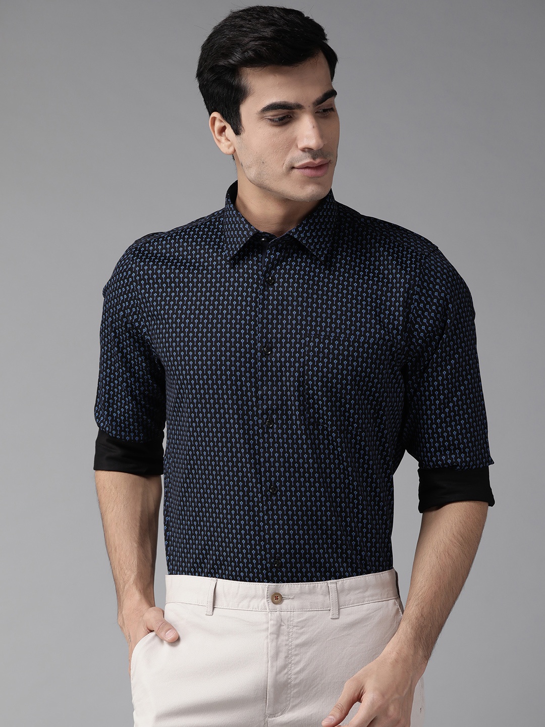 

Blackberrys Men Black & Blue Slim Fit Printed Smart Casual Shirt