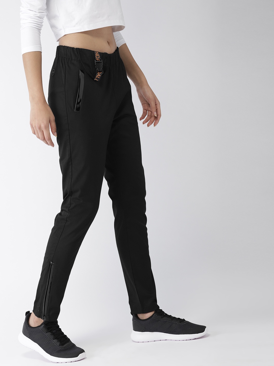 

FOREVER 21 Kendall + Kylie Women Black Regular Fit Solid Cigarette Trousers