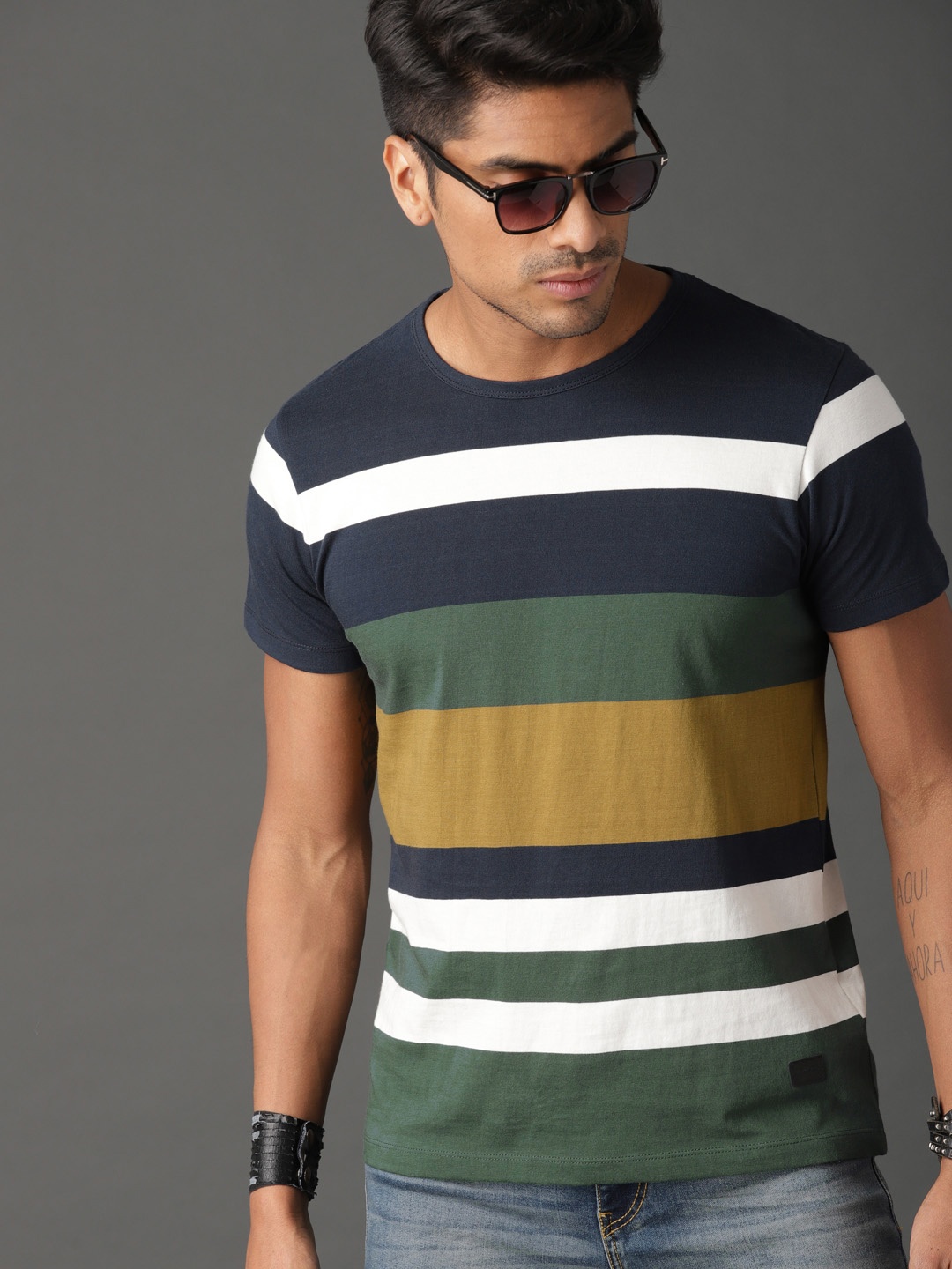

Roadster Men Navy Blue Beige Striped Round Neck Pure Cotton T-shirt