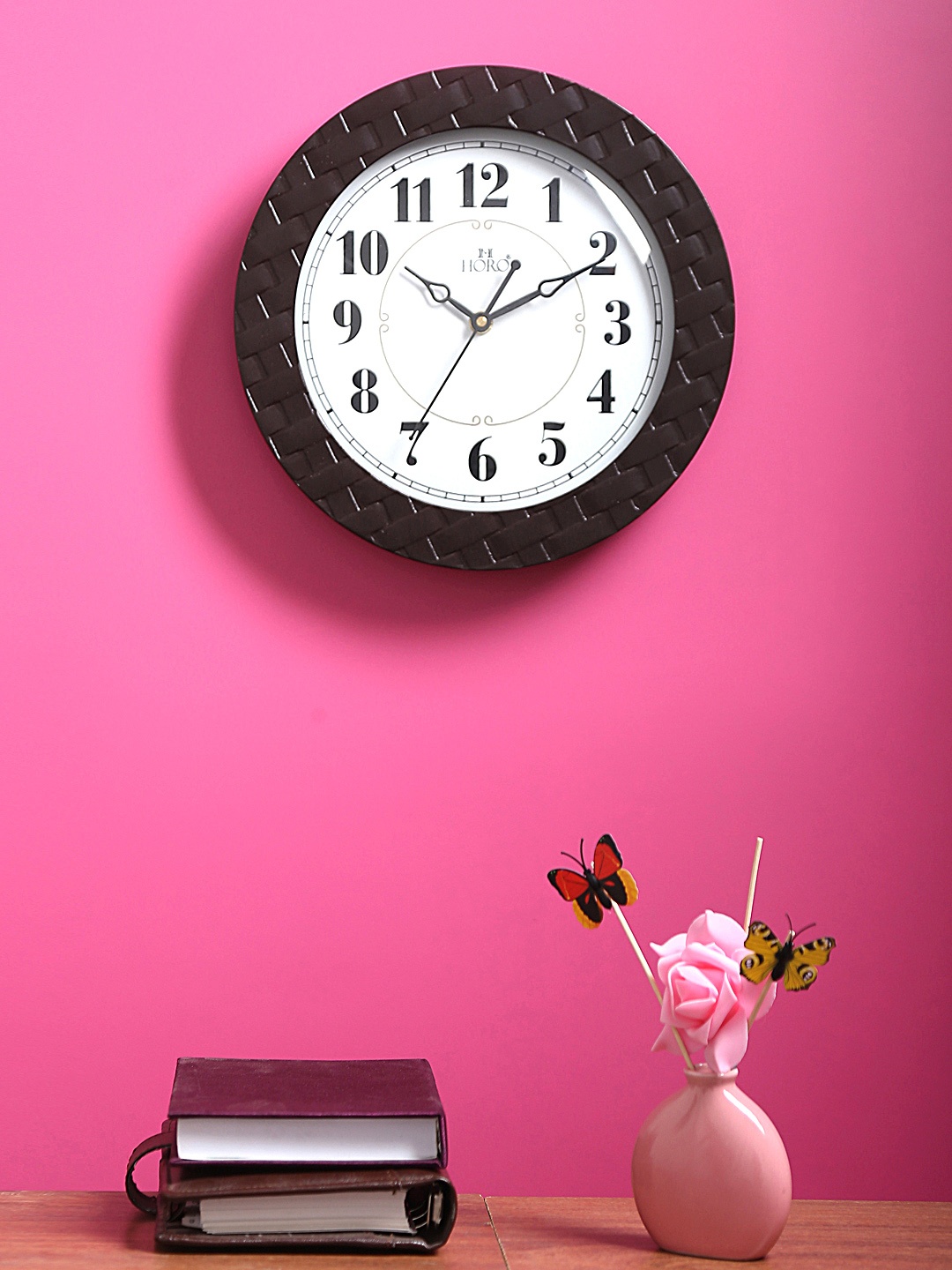 

Horo White Handcrafted Round Solid Analogue Wall Clock