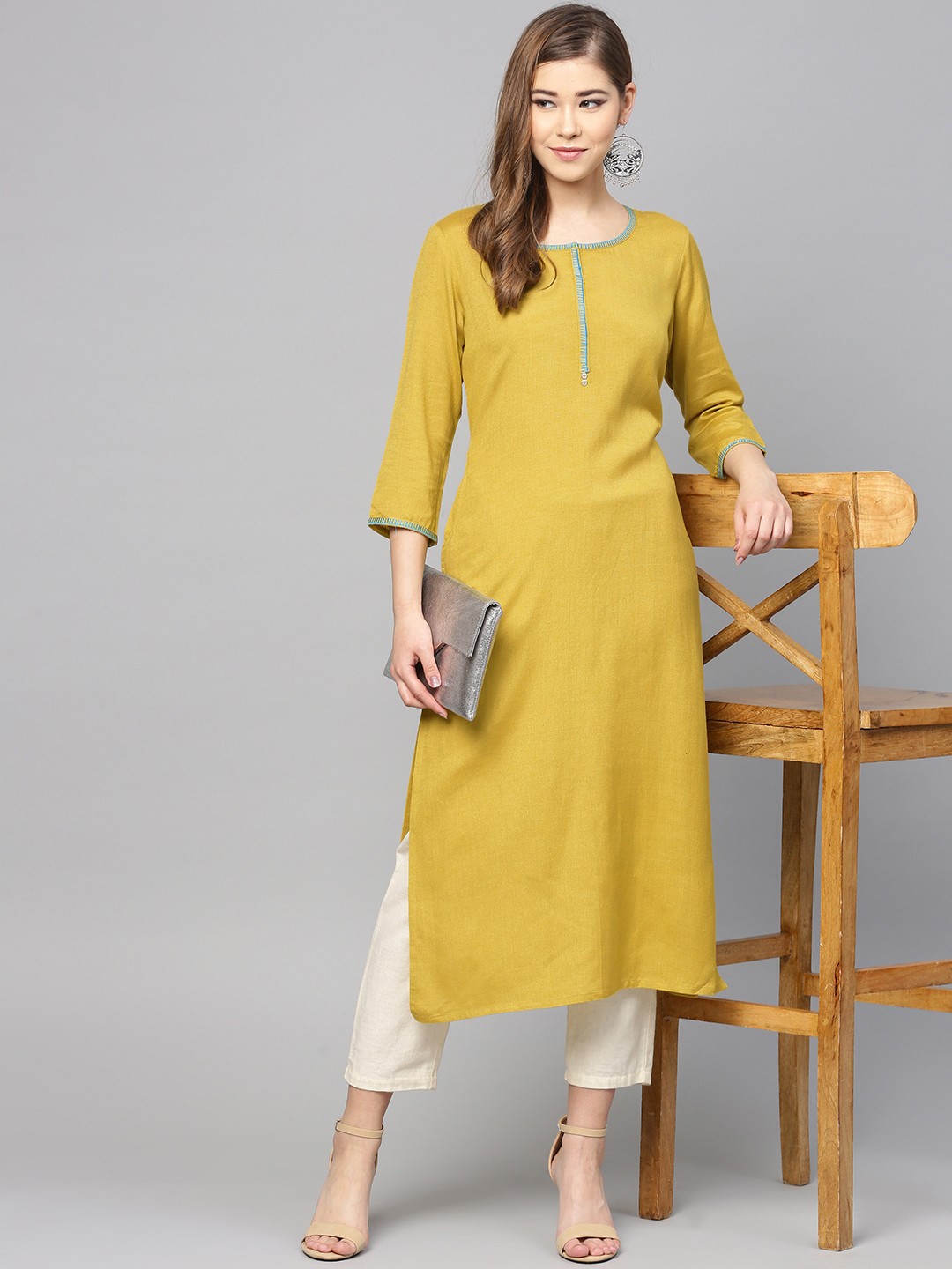 

Varanga Women Green Solid Straight Kurta