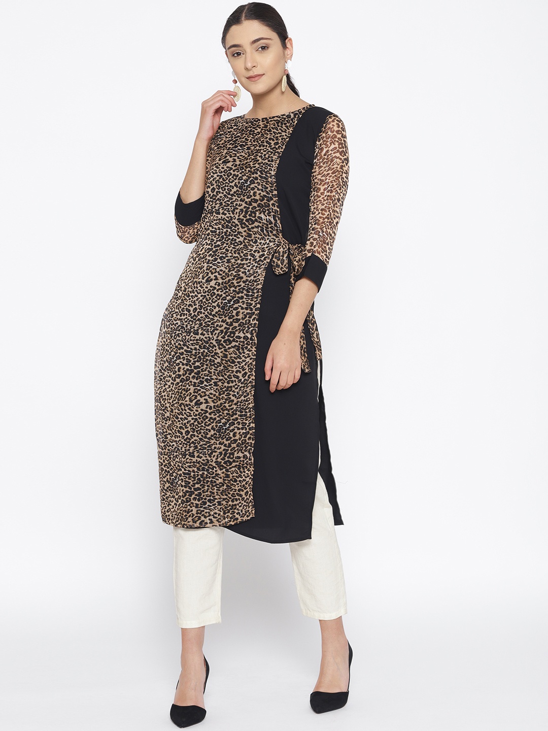 

Cottinfab Women Black & Beige Cheetah Printed Straight Kurta