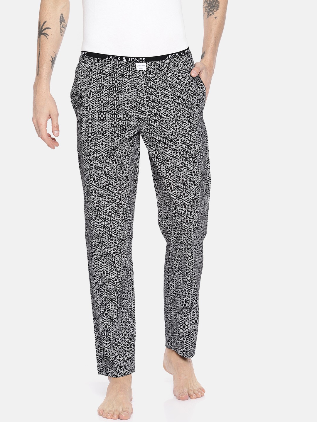 

Jack & Jones Men Black & White Printed Lounge Pants 2054066005