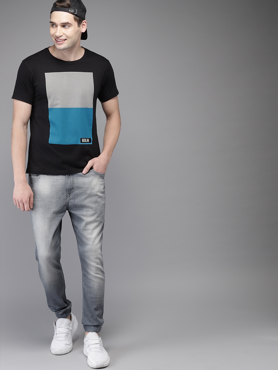 

HERENOW Men Black Blue Colourblocked Round Neck Pure Cotton T-shirt
