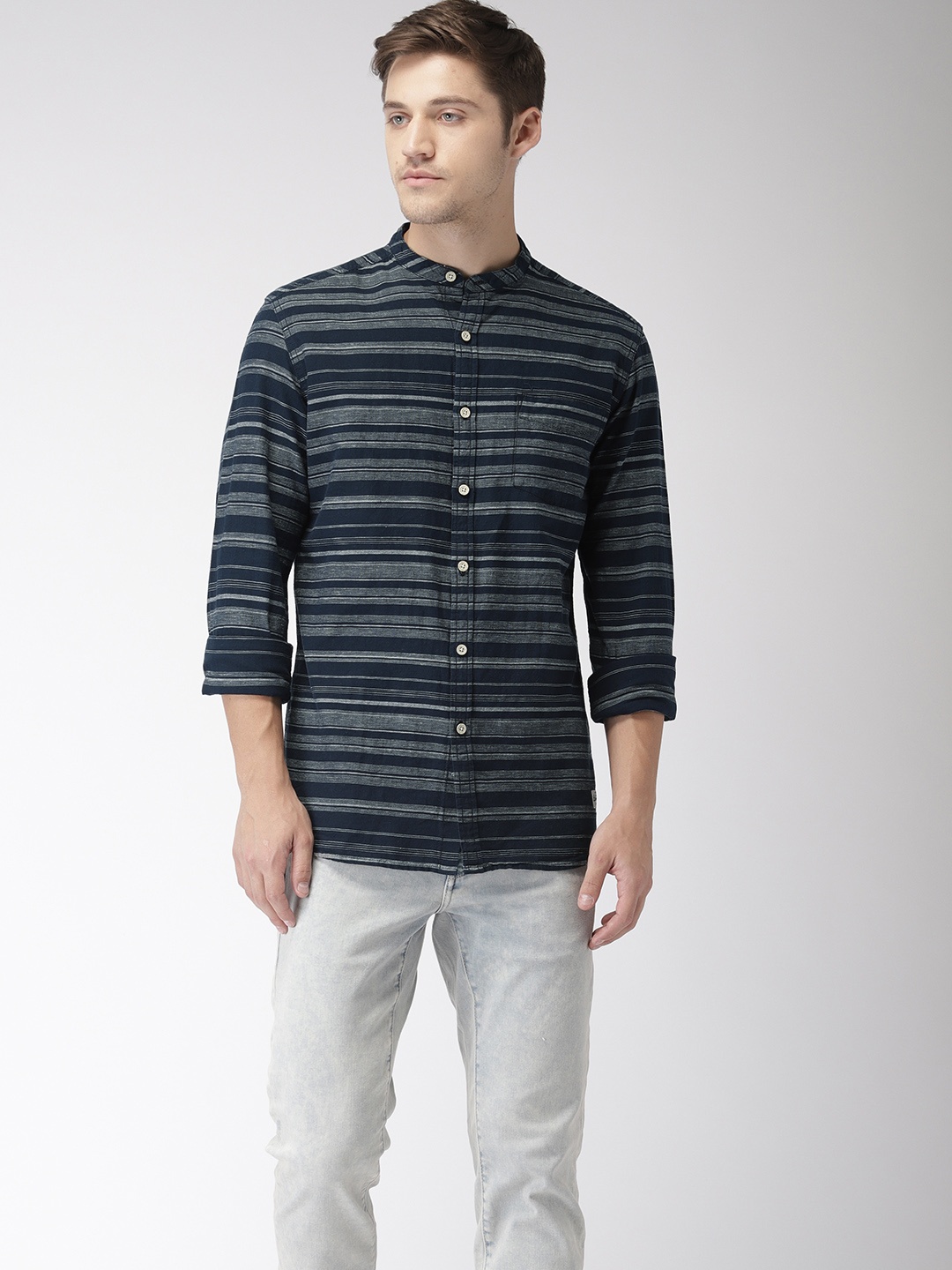 

Flying Machine Men Navy & Off-White Regular Fit Striped Casual Shirt, Navy blue