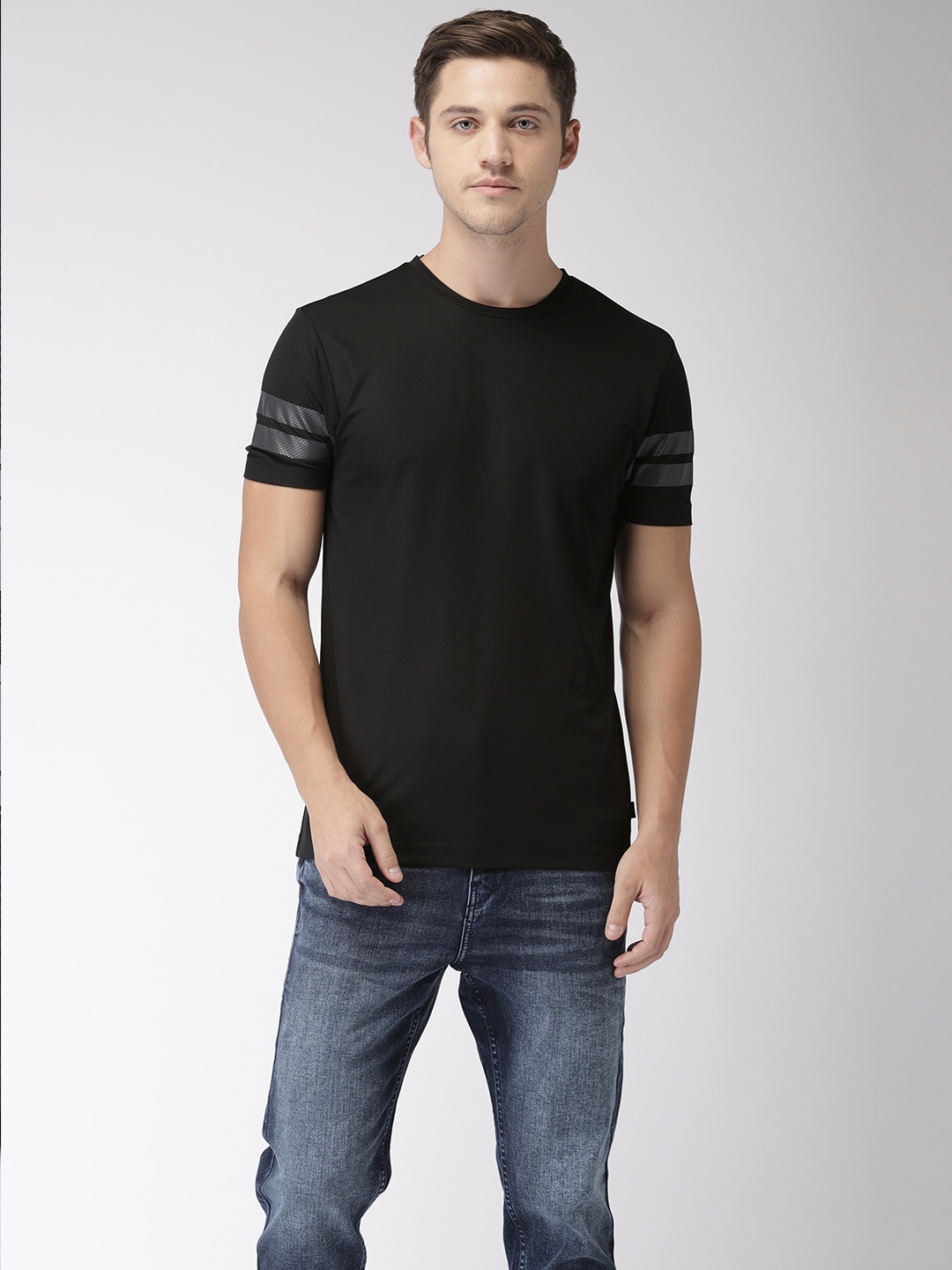 

Flying Machine Men Black Solid Round Neck T-shirt