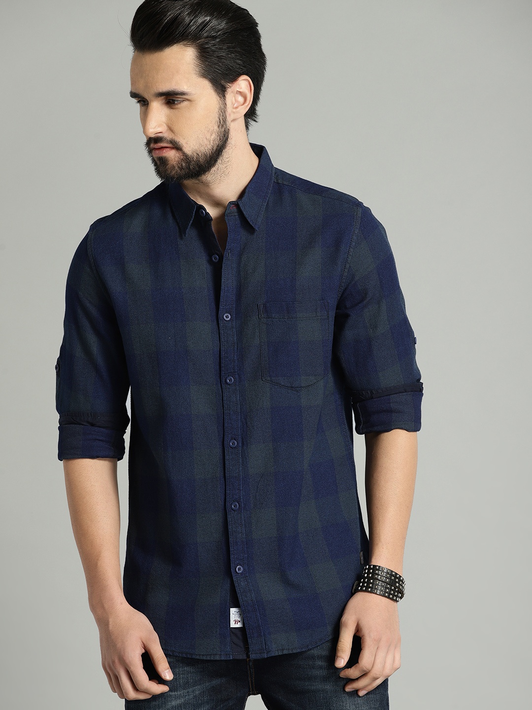 

Roadster Men Navy Blue & Olive Green Regular Fit Checked Casual Shirt