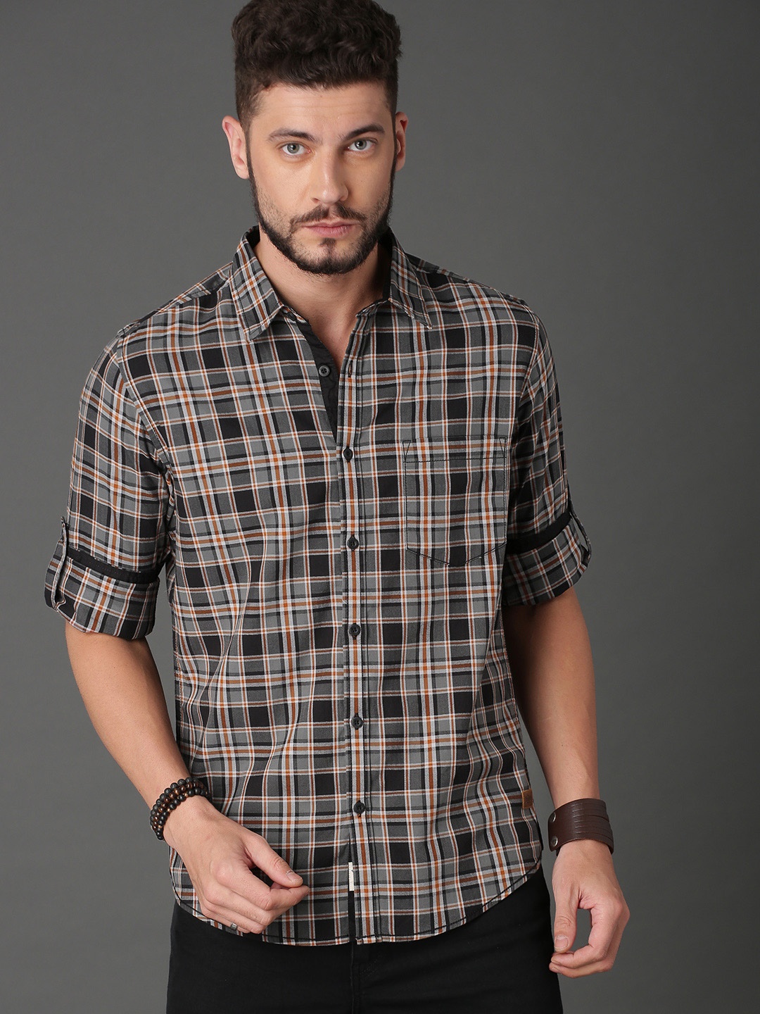 

Roadster Men Grey & Red Checked Casual Shirt