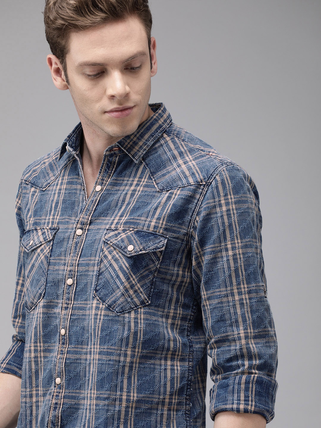 

Roadster Men Blue & Beige Regular Fit Indigo Checked Casual Shirt