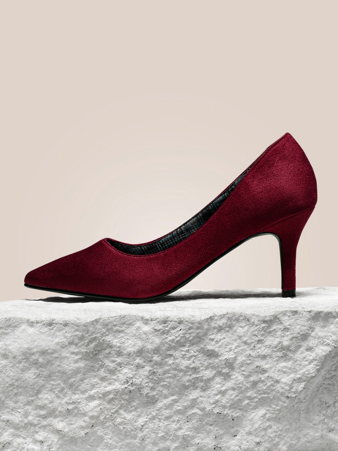 

her by invictus Women Maroon Solid Cushioned Pumps