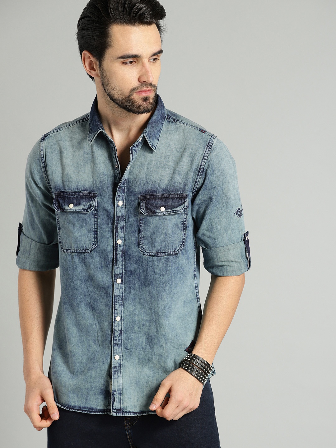 

Roadster Men Blue Regular Fit Solid Chambray Casual Shirt