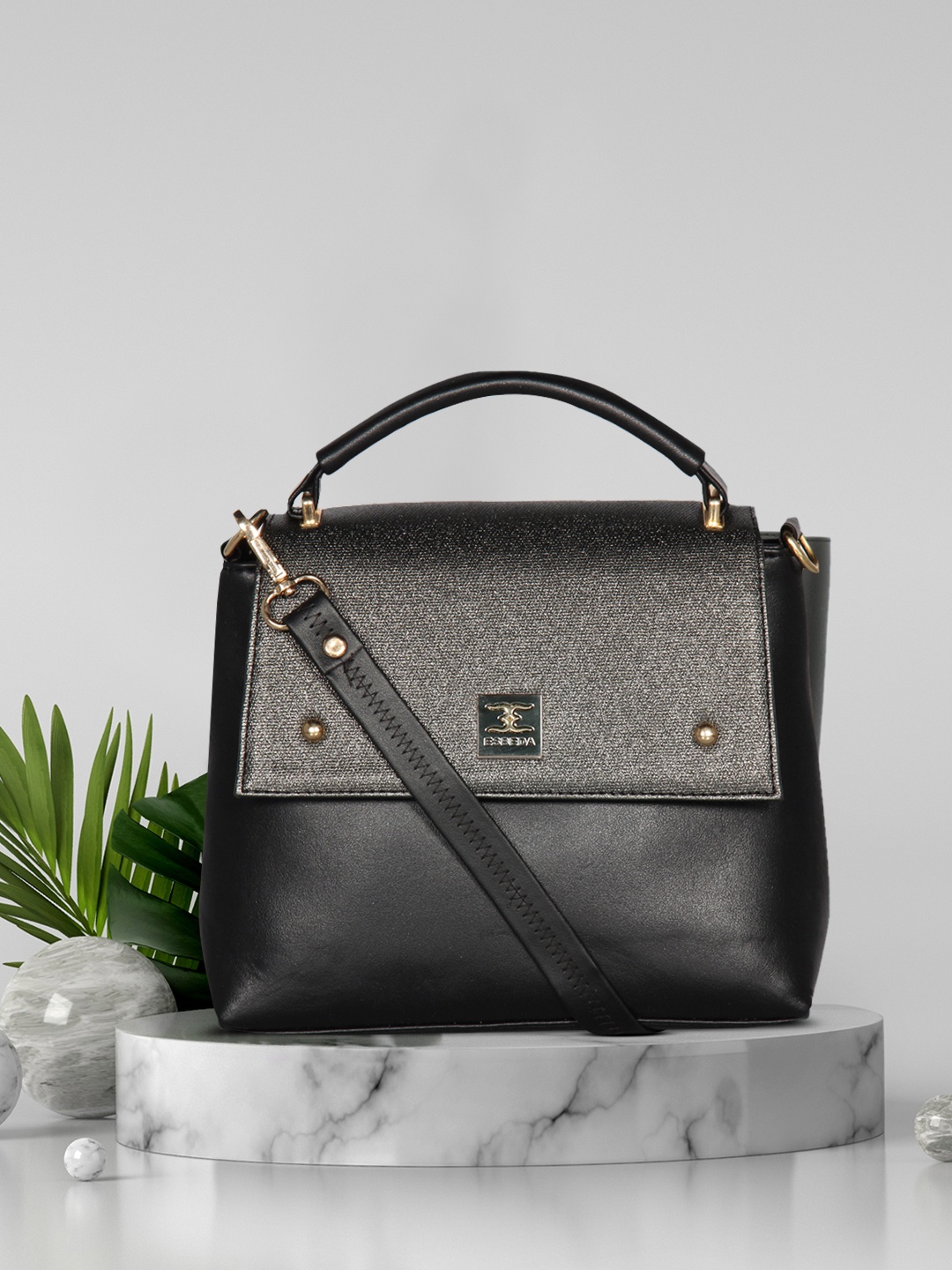 

ESBEDA Black Solid Handheld Bag