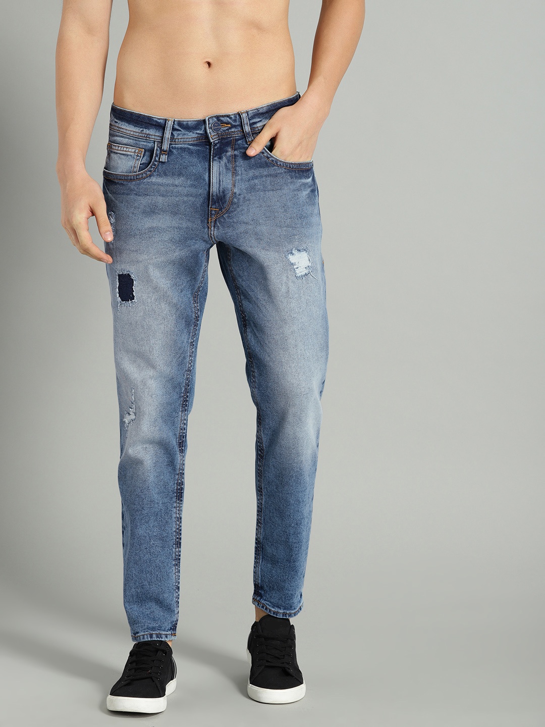 

Roadster Men Blue Carrot Regular Fit Mid-Rise Low Distress Stretchable Jeans