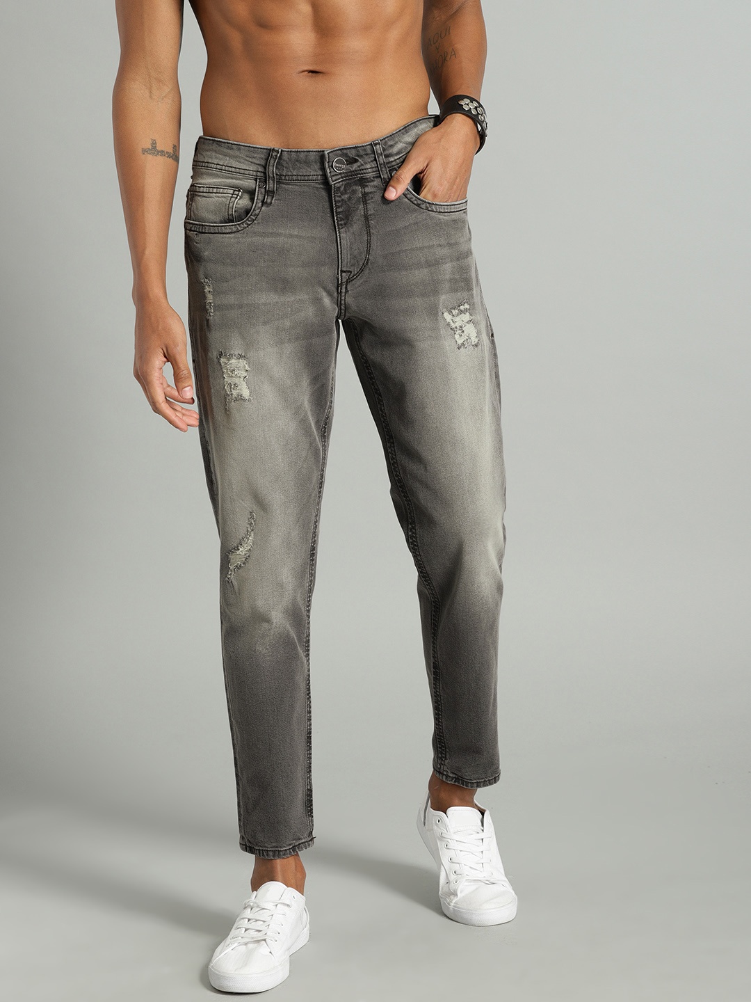 

Roadster Men Charcoal Grey Carrot Regular Fit Mid-Rise Mildly Distressed Stretchable Jeans