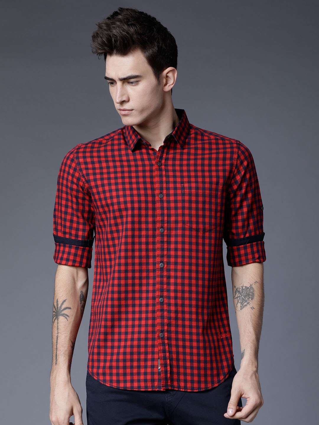 

LOCOMOTIVE Men Navy Blue & Red Slim Fit Checked Casual Shirt