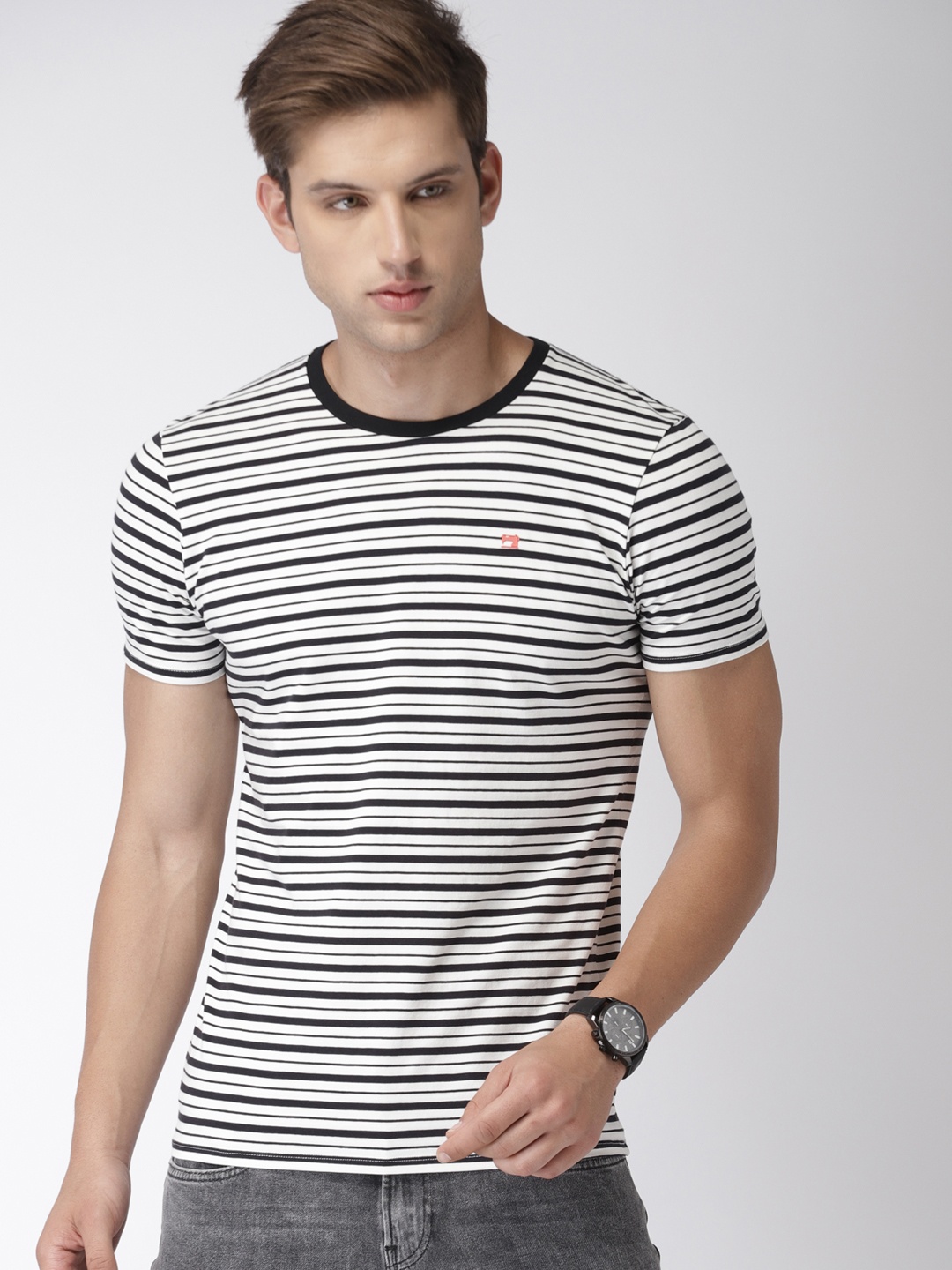 

Scotch & Soda Men Off-White & Black Striped Round Neck T-shirt