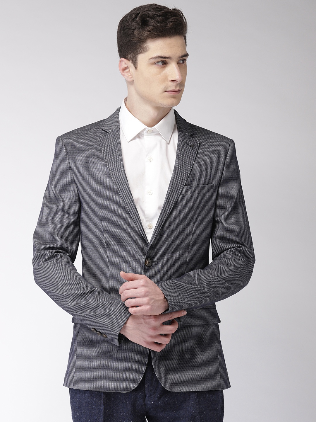 

Arrow Men Navy Blue Checked Single-Breasted Zero Calorie Fit Casual Blazer