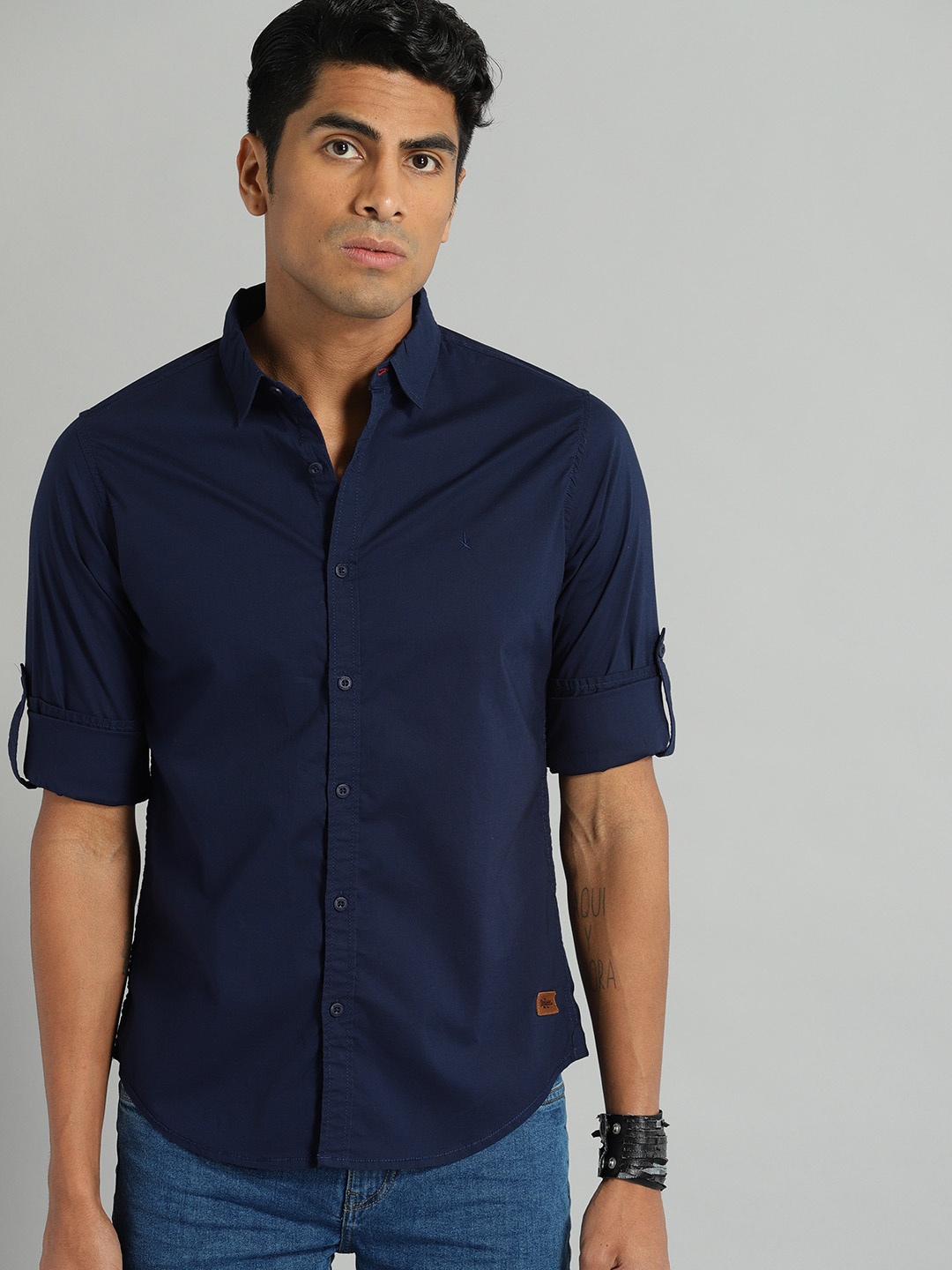 

Roadster Men Navy Blue Tailored Fit Solid Casual Shirt