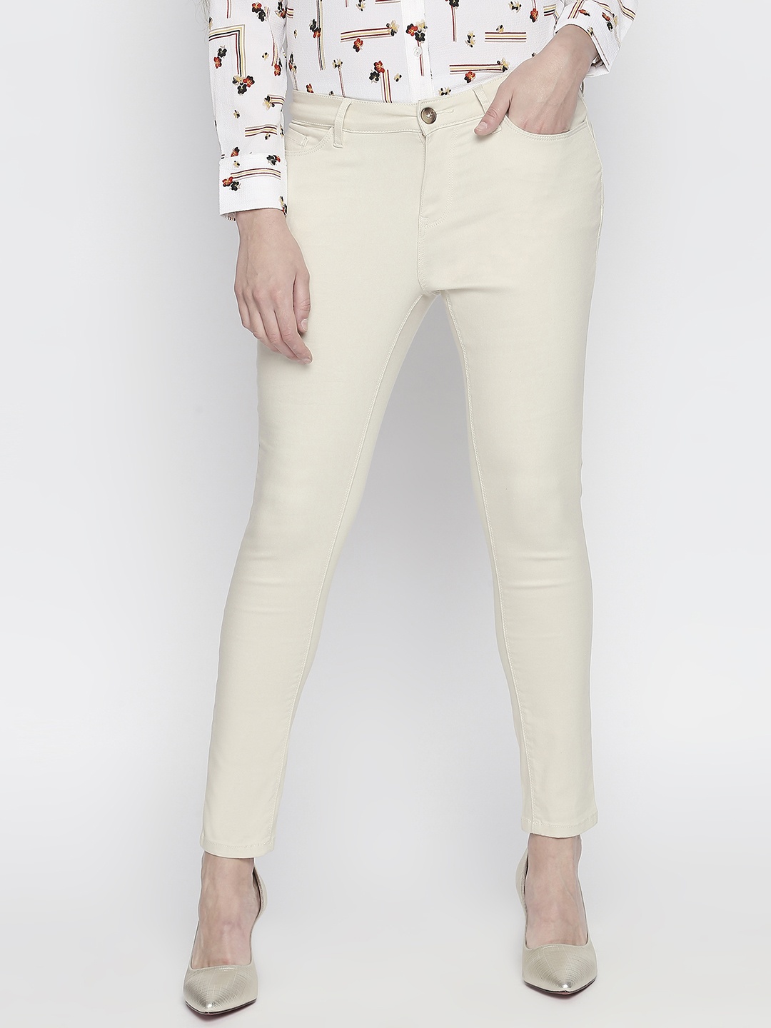 

Honey by Pantaloons Women Khaki Regular Fit Solid Regular Trousers