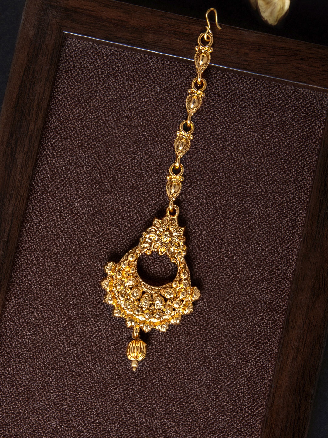 

Rubans Gold-Plated Handcrafted Maang Tikka