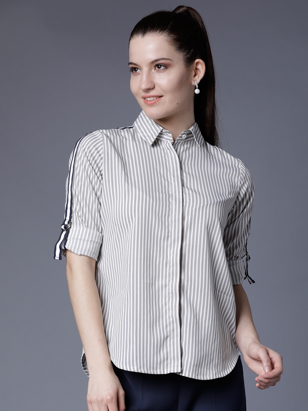 

Tokyo Talkies Women Grey & White Regular Fit Striped Casual Shirt