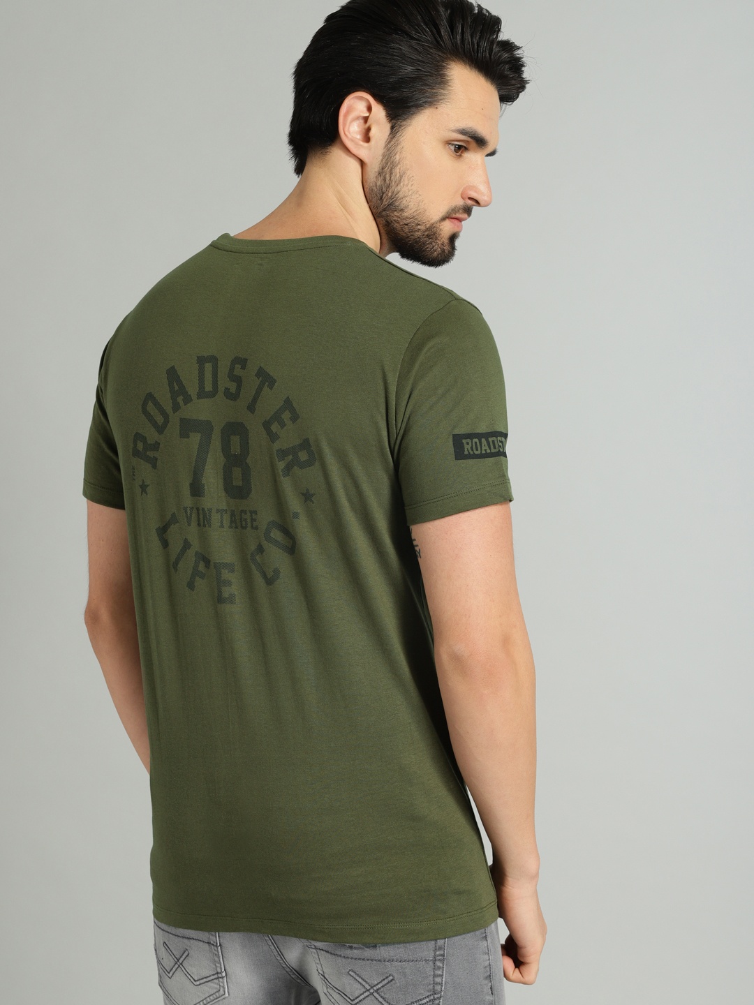 

The Roadster Lifestyle Co Men Olive Green Printed Round Neck Pure Cotton T-shirt