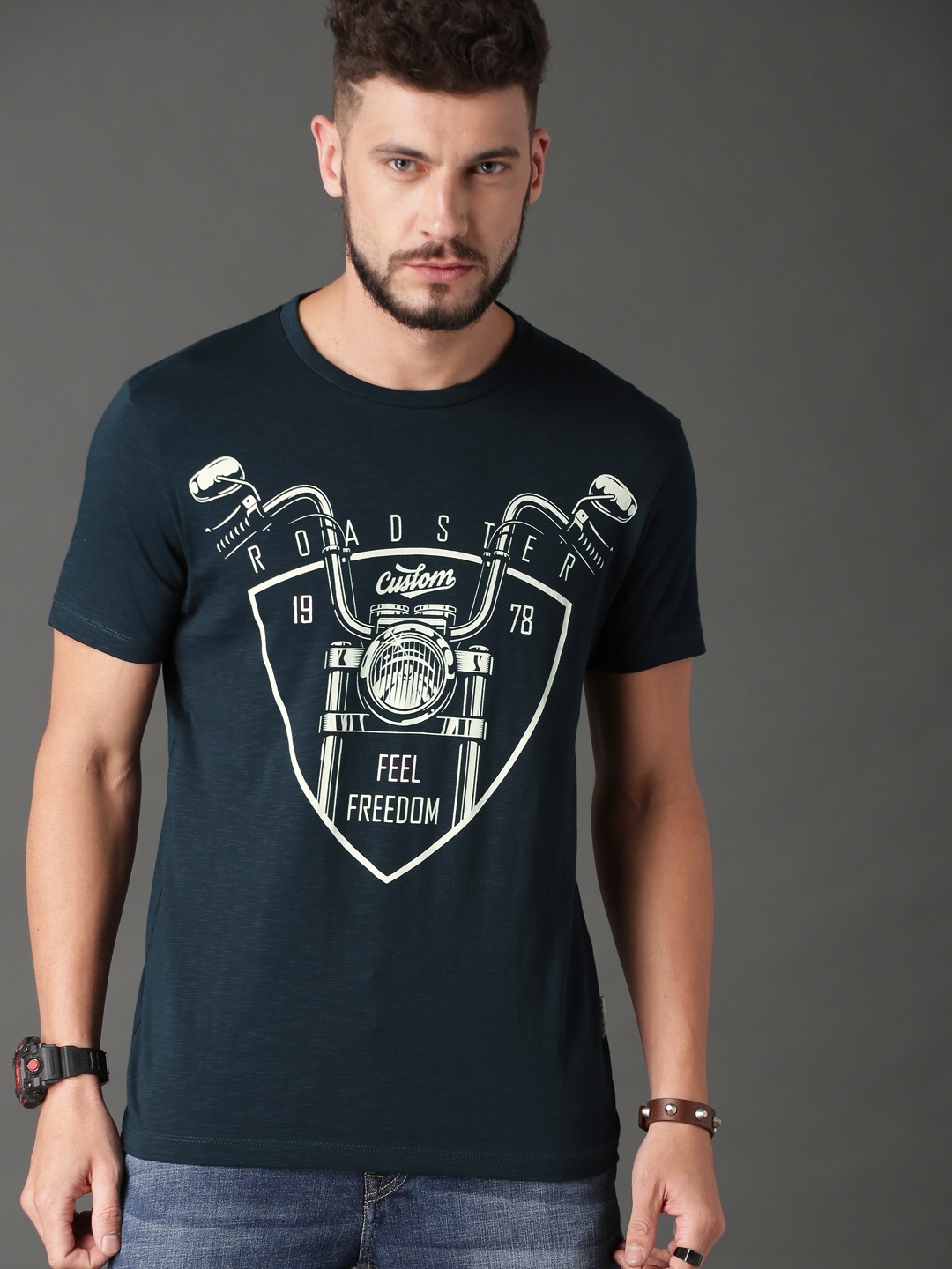 

The Roadster Lifestyle Co Men Navy Printed Round Neck Pure Cotton T-shirt, Navy blue
