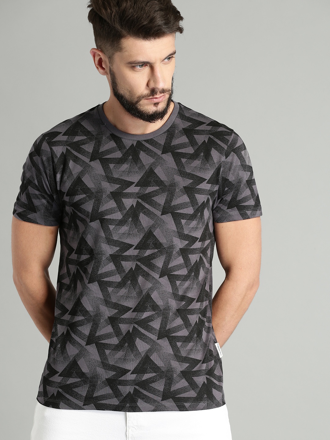 

Roadster Men Charcoal Grey Textured All Over Printed Round Neck Pure Cotton T-shirt