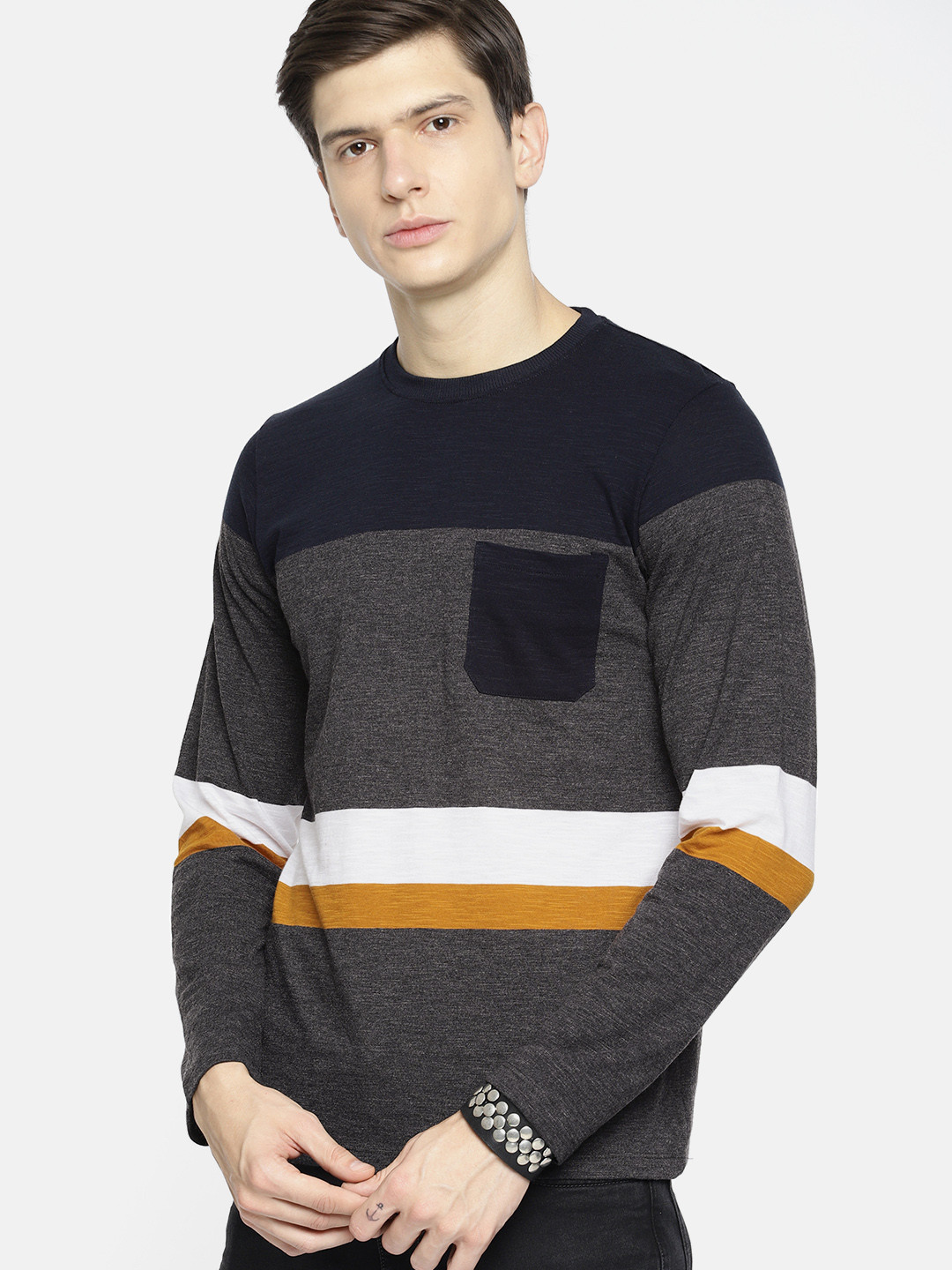 

The Roadster Lifestyle Co Men Charcoal Grey & Black Colourblocked Round Neck T-shirt