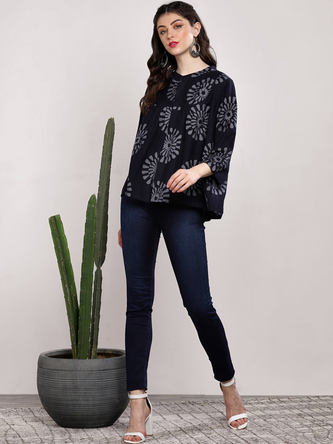 

Sangria Women Round Neck Batik Printed Navy Blue Jacket