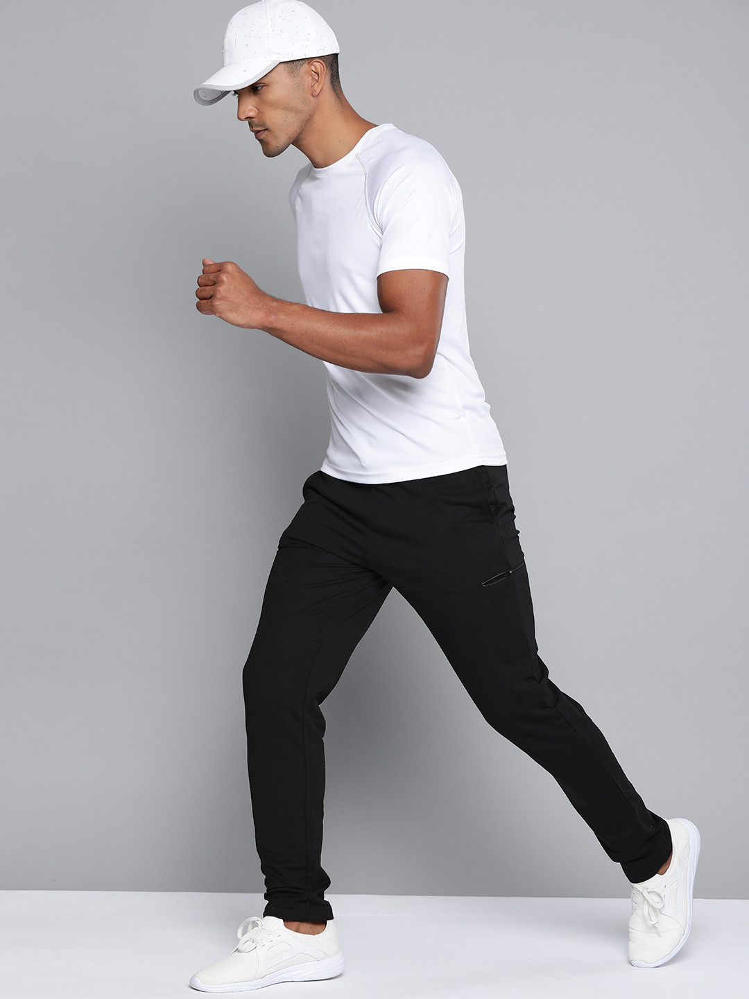 

HRX by Hrithik Roshan Men Black Pure Cotton Solid Track Pants