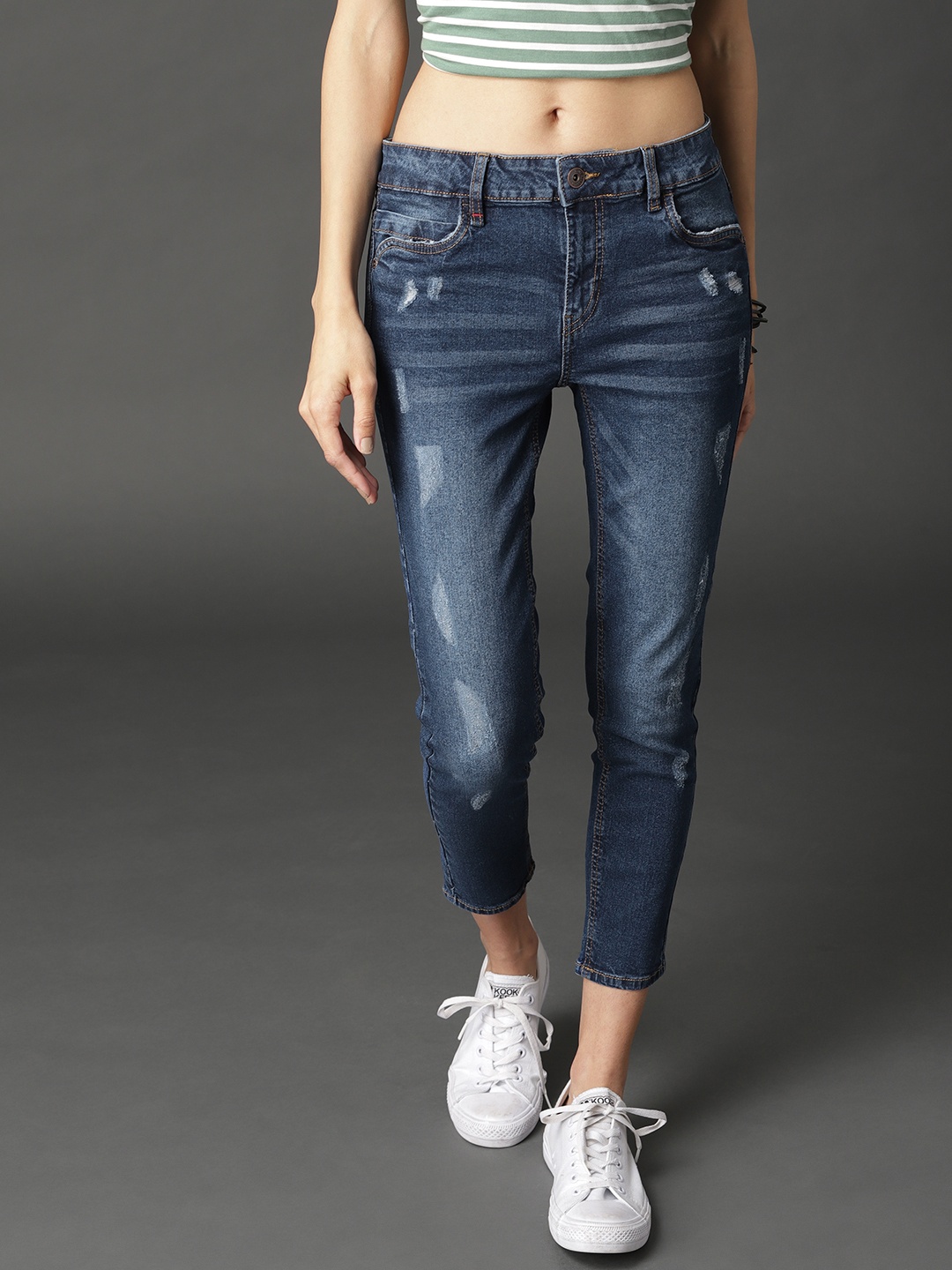 

The Roadster Lifestyle Co Women Navy Blue Skinny Fit Mid-Rise Mildly Distressed Stretchable Cropped Jeans